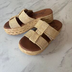 Zodiac Women's Gold and Tan Sandals